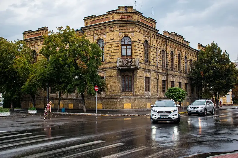 Будинок Державного Банку (Кременчук) — вид збоку, Кременчук