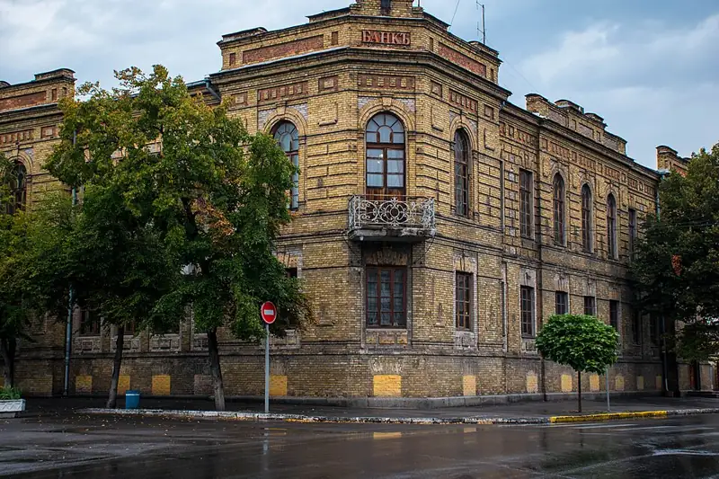 Будинок Державного Банку (Кременчук) — Банк на розі вулиць, Кременчук