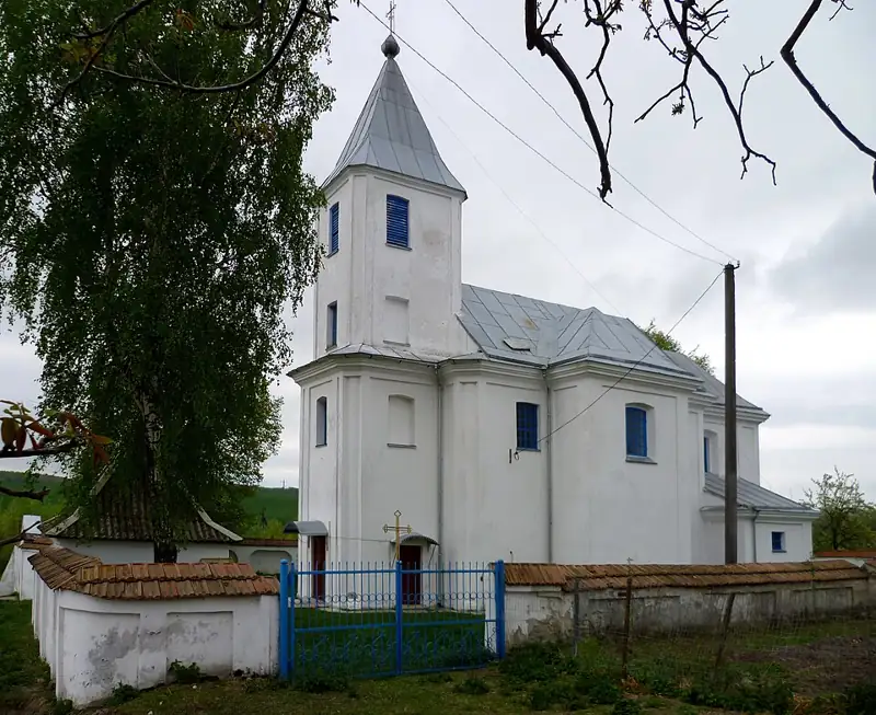 Петропавлівська церква — вигляд здалеку, Новосілки