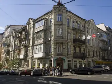 Будинок, в якому в 1906–1911 роках жив архітектор, директор Київського художнього інституту В. М. Ніколаєв — Украина Киев Яро