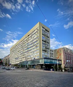 Будинок, в якому в 1970—1976 роках жив видатний радянський вчений, лісовод, ботанік, віце-президент АН УРСР П. С. Погребняк —