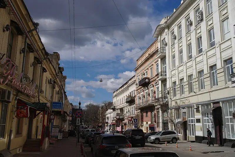 Будинок прибутковий Генцельмана, в якому у 20-х роках XX ст. працював театр робітничої молоді «ТРАМ» — вигляд здалеку, Одеса