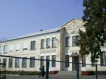 Будинок середньої школи № 8 імені Панаса Мирного — Будинок СШ № в якій навчався О.Кошовий, Полтава
