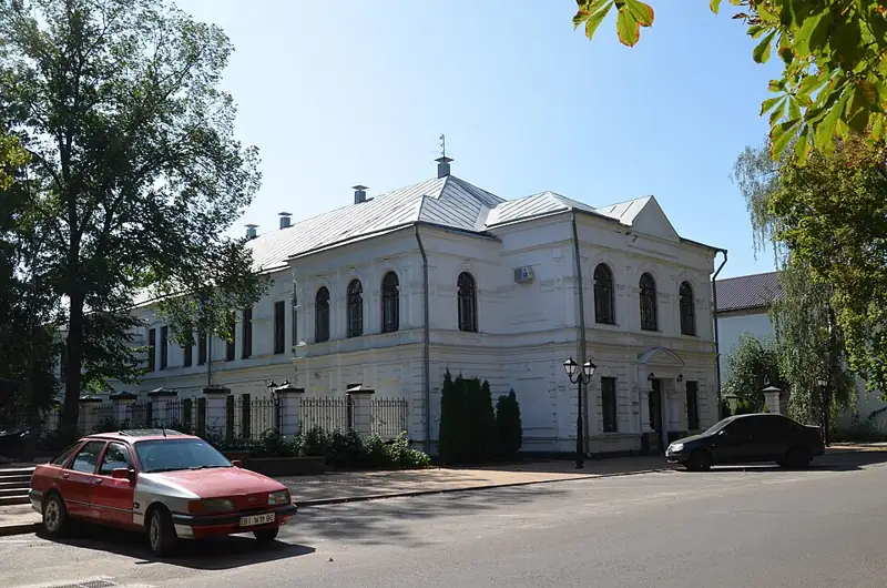 Будівля Олександрівського притулку — вид збоку, Полтава