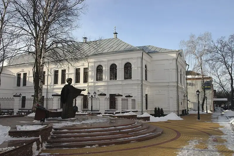 Будівля Олександрівського притулку — деталі фасаду, Полтава