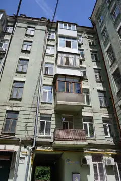 Флігель — Вулиця Олеся Гончара б, Київ