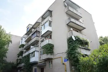 Будинок, в якому жив і працював письменник та перекладач Ю. В. Шкробинець — Вул. Висока Ужгород, Ужгород