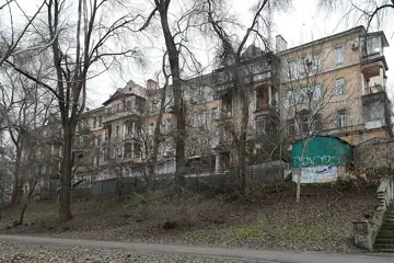 Доходний будинок містечка першого Катеринославського домового товариства — Головний фасад будинку з боку парку, Дніпро