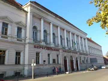 Адмінбудинок — Медичний коледж колишня будівля управління Березького комітату кінець XIX ст, Берегове