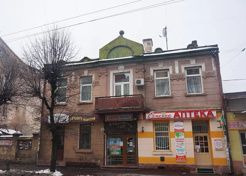 Житловий будинок — Івано Франківськ вул. Є.Коновальця, Івано-Франківськ