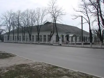Будівля колишньої школи №2, нині міжшкільний комбінат — загальний вигляд, Бориспіль