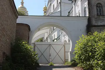 Східна в'їзна брама (корпус № 94а) — загальний вигляд, Київ