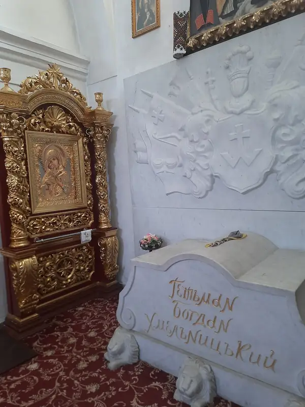 Місце усипальниці Богдана Хмельницького — вигляд здалеку, Суботів