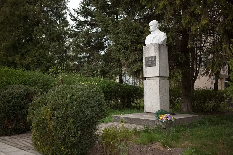 Пам'ятник Т. Г. Шевченку, українському поету і художнику — загальний вигляд, Рудки