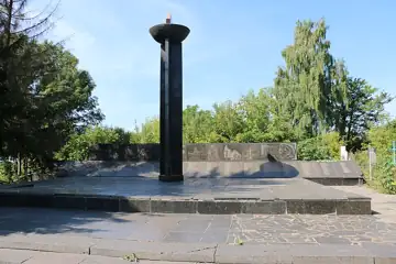 Братська могила 105 воїнів Радянської Армії, загиблих при звільненні міста — Братська могила воїнів Радянської Армії загиблих
