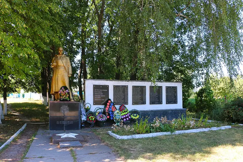 Пам'ятник 56 воїнам-односельчанам, загиблим на фронтах Великої Вітчизняної війни — Кордишівка Пам’ятник воїнам, фото 2