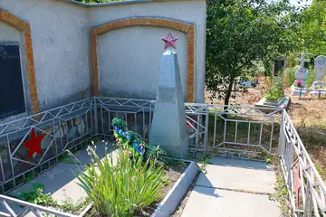 Могила 2 танкістів — Могила танкістів Іллінці кол. с. Морозівка на кладовищі, Іллінці