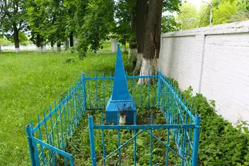 Могила невідомого воїна — Жадани Могила невідомого воїна загиблого при звільненні села на території церкви, Жадани