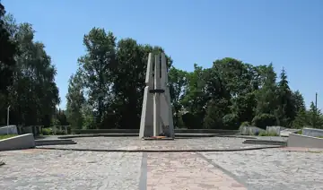Братська могила 128 воїнів Радянської Армії, загиблих при звільненні селища — Меморіал загиблих воїнів Літин вул.Леніна, Літи
