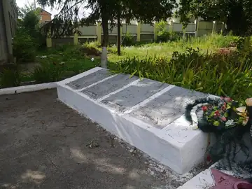 Братська могила 3 радянських воїнів — загальний вигляд, Уладівка