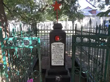 Могила радянського воїна О. П. Пруського, який вмер 19 травня 1944 року від ран. — загальний вигляд, Велика Михайлівка