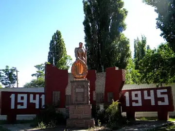 Братська могила радянських воїнів, які загинули при форсуванні р. Дніпро. Поховано 27 осіб (24—25 жовтня 1943 року) — Братськ