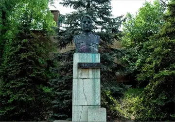 Пам'ятник Е. І. Квірінгу, державному і громадському діячу СРСР — загальний вигляд, Бахмут