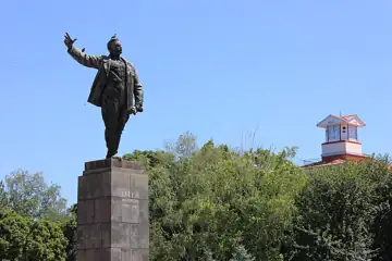 Пам'ятник Ф. А. Сєргєєву (Артему), державному і громадському діячу — загальний вигляд, Бахмут