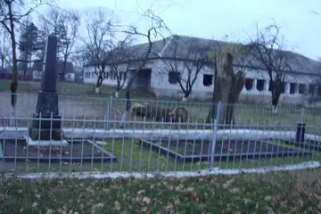 Група (3) братських могил радянських воїнів. Поховано 58 осіб — Група братських могил радянських воїнів.с. Стирти, Стирти