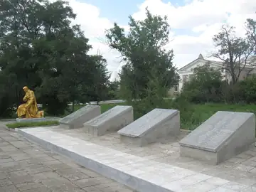 Пам'ятник загиблим воїнам-односельцям — Пам`ятник загиблим воїнам односельцям с. Гусарка в центрі села Більмацький р н Запорі