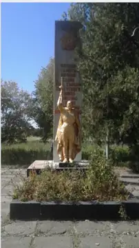 Братська могила радянських воїнів. Поховано 266 осіб — загальний вигляд, Новодніпровка