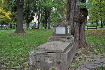 Могила літературознавця і політичного діяча Михайла Мочульського (5 листопада 1875 — 14 лютого 1940) — Могила Михайла Мочульс
