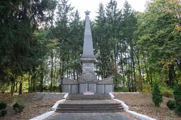 Пам’ятник односельчанам — загальний вигляд, Сорокотяга