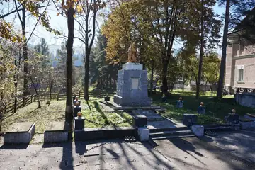 Братська могила воїнів радянської армії армії, які загинули від німецьких загарбників та в боротьбі за встановлення радянсько