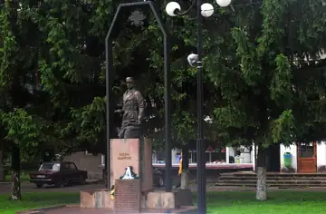 Пам'ятний знак на честь полковника УПА Василя Андрусяка (Різуна; 1915-1946) — загальний вигляд, Снятин