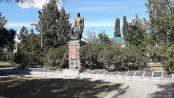 Братська могила радянських воїнів, які загинули при звільненні с. Пушкарівка і розширенні Пушкарівського плацдарму у вересні—