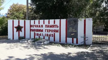 Група могил радянських воїнів (1 братська і 1 індивідуальна), які загинули в боях за смт Підгороднє у вересні 1941 року, вере