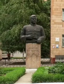 Пам'ятник-бюст генералу армії М. Ф. Ватутіну — загальний вигляд, Полтава