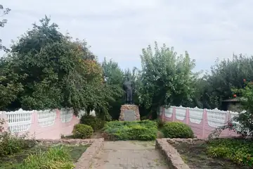 Братська могила радянських воїнів, що загинули у 1943 році — загальний вигляд, Лютіж