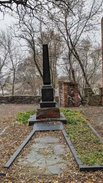 Пам'ятник на місці розстрілу фашистами більше 300 мирних жителів у червні 1941 року — загальний вигляд, Макарів
