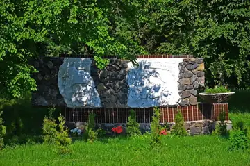 Пам'ятник комсомольської слави — загальний вигляд, Макарів