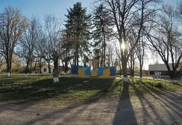 Братська могила 9 жителів села та радянських воїнів, які загинули в боях при визволенні села в листопаді 1943 року, серед яки