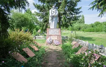 Пам'ятник воїнам-односельцям, які загинули в роки Великої Вітчизняної війни — загальний вигляд, Ненадиха