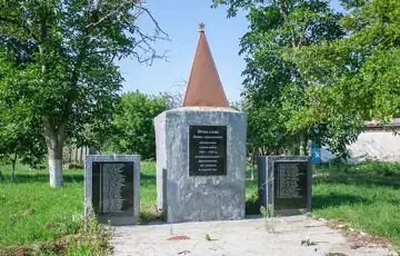 Пам'ятник воїнам-односельцям, які загинули в роки Великої Вітчизняної війни — загальний вигляд, Софіпіль