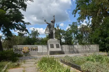 Пам'ятник воїнам-визволителям та односельчанам — Пам'ятник воїнам визволителям та односельчанам село Оленівка, Оленівка
