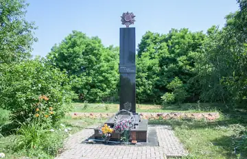 Пам'ятник односельцям, які загинули в роки німецько-радянської війни — Семирічка. Пам’ятник воїнам односельцям, Семирічка