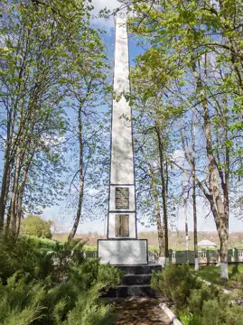 Пам'ятник 220 воїнам-односельчанам, загиблим на фронтах Великої Вітчизняної війни — Балабанівка Оратівський р н . Пам'ятник в
