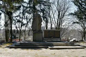 Пам'ятник землякам — загальний вигляд, Лудин