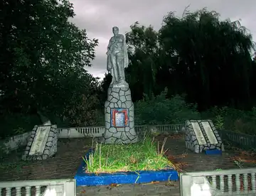 Братська могила радянських воїнів, які загинули при визволенні сіл Оріхове, Веселе, Садовий, у жовтні 1943 року. Поховані 45 