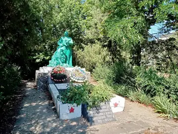 Пам'ятник воїнам-односельцям — Пам'ятник воїнам односельцям с. Сміле Більмацький район, Сміле